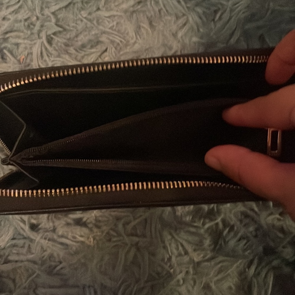 Guess Wallet - Picture 6 of 7
